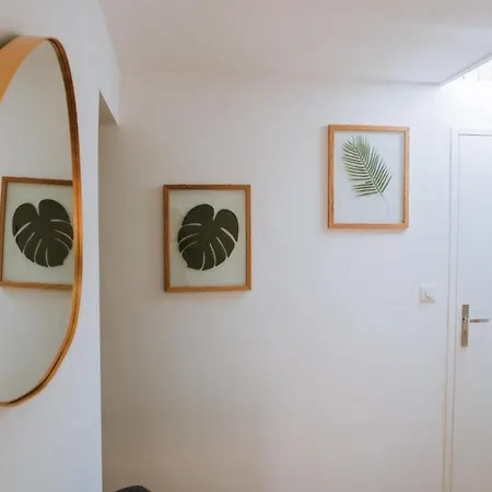 Charming And Renovated Close To Transport アパート *
